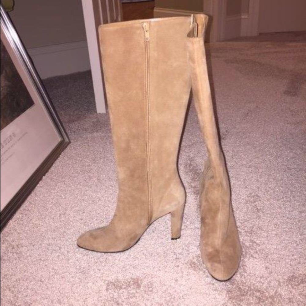 NEW Stuart Weitzman knee-high suede boots.